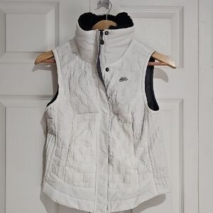 Early 2010s Nike Quilted Puffer Vest Women’s Size S – White Faux Fur Collar Y2K
